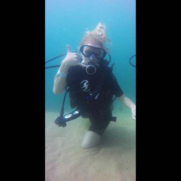 Meet your Seller, Chelsea!! 👱🏼‍♀️🎀💎 - Picture 2 of 6